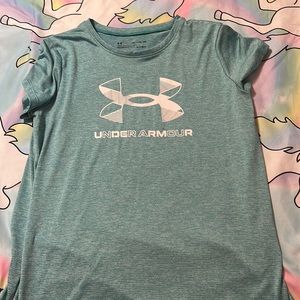 Under armor blue short sleeve shirt!;)